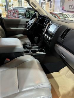 Toyota Sequoia